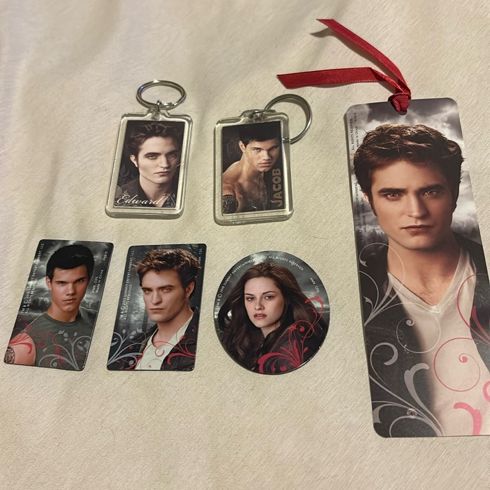 Twilight Magnets Keychains and bookmark